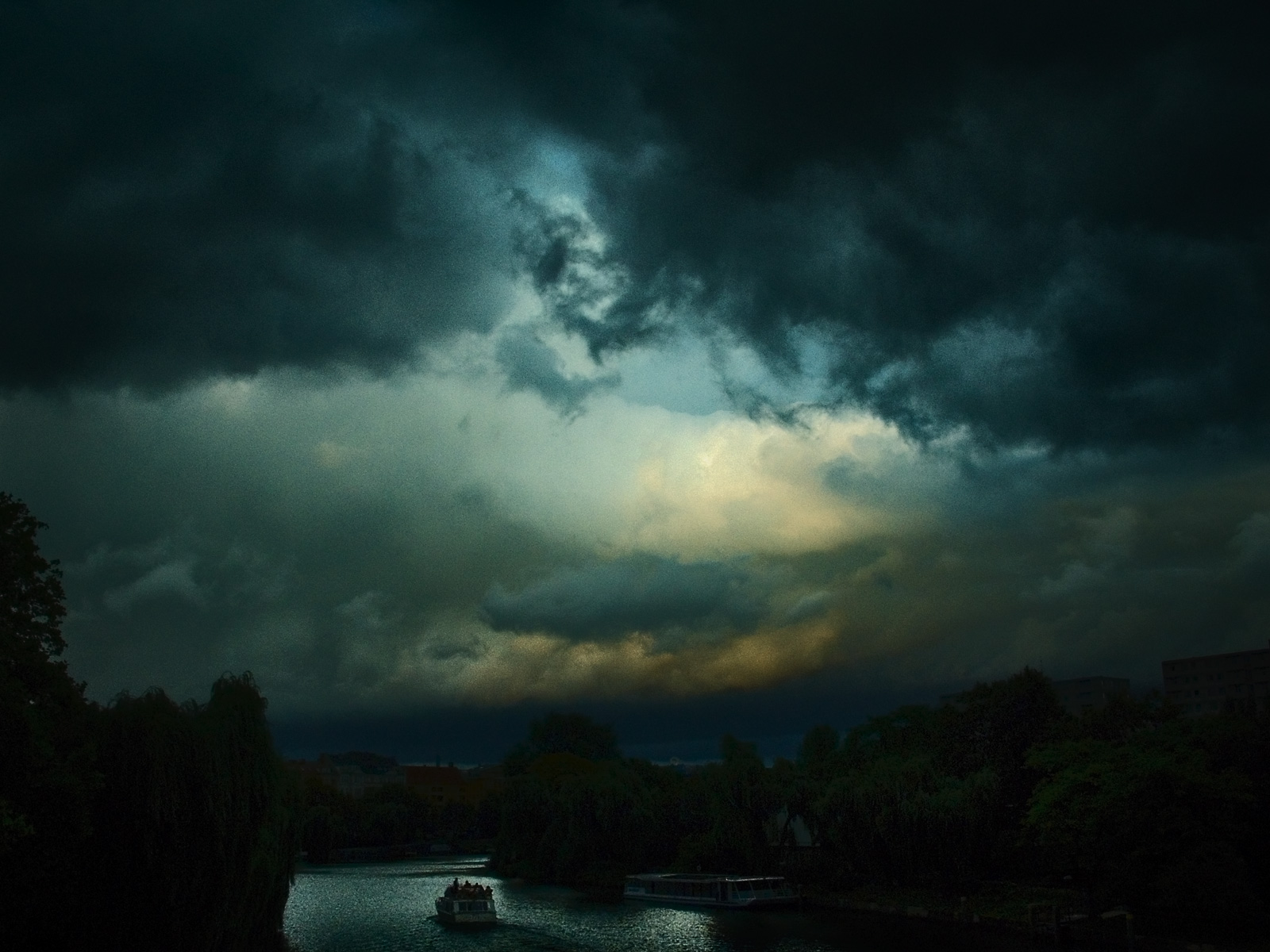 berlin_boat_with_sky-stephen-austin-welch-director-photographer