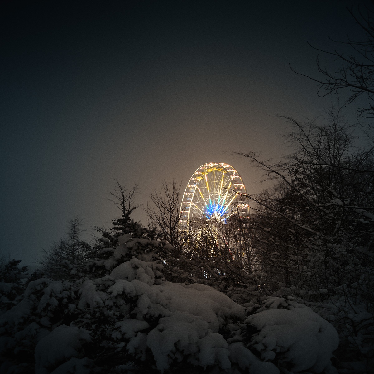 wonderland_ferris_wheel_in_snow_in_berlin-stephen-austin-welch-director-photographer